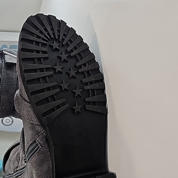 Grey zip up boots Women's 10. - Picture 4 of 6